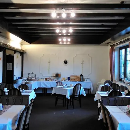 Im Kühlen Grunde Garni Pracht