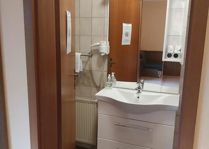 Im Kuehlen Grunde Garni מלון